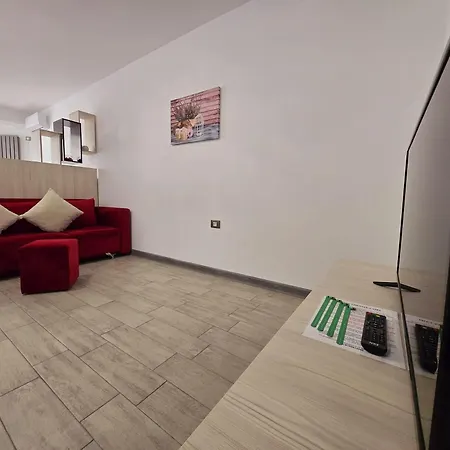 Azizi Pool & Piscina Incalzita Apartament *