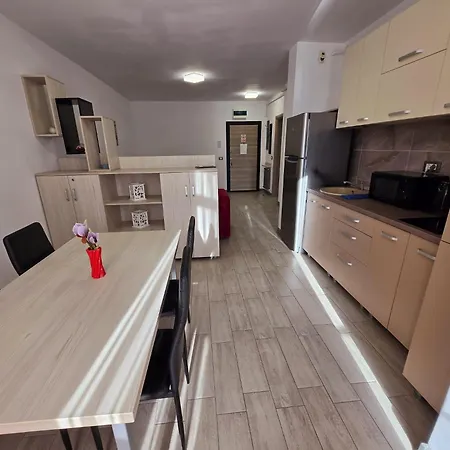 Apartament Azizi Pool & Piscina Incalzita