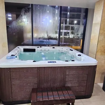 Apartament Azizi Pool & Piscina Incalzita