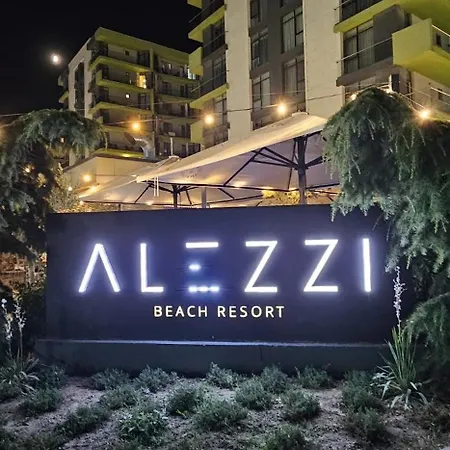 Azizi Pool & Piscina Incalzita