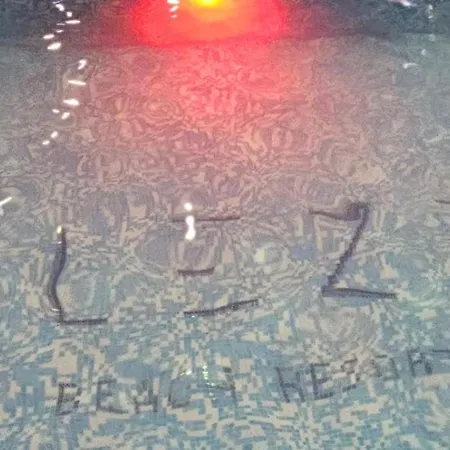 Azizi Pool & Piscina Incalzita 아파트 *