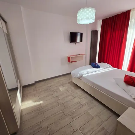 Azizi Pool & Piscina Incalzita *