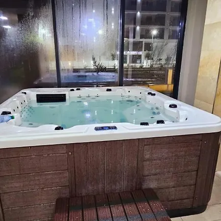 아파트 Azizi Pool & Piscina Incalzita *