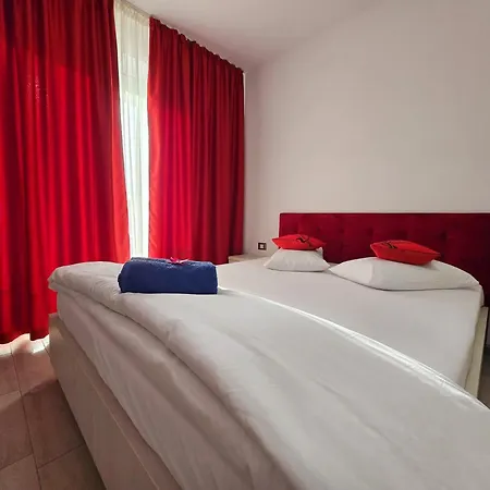Azizi Pool & Piscina Incalzita * Năvodari
