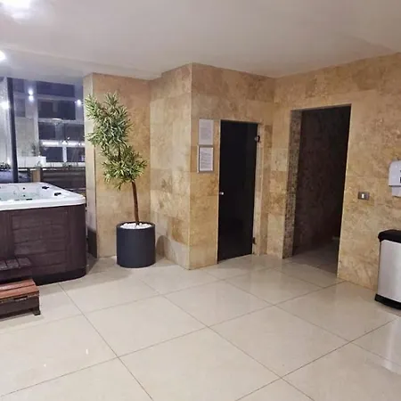 Azizi Pool & Piscina Incalzita Apartment