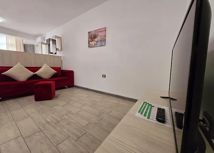 Azizi Pool & Piscina Incalzita Daire *