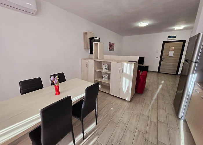 Azizi Pool & Piscina Incalzita Daire *