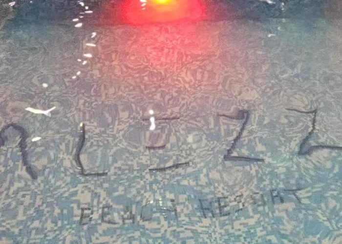 Azizi Pool & Piscina Incalzita Daire *