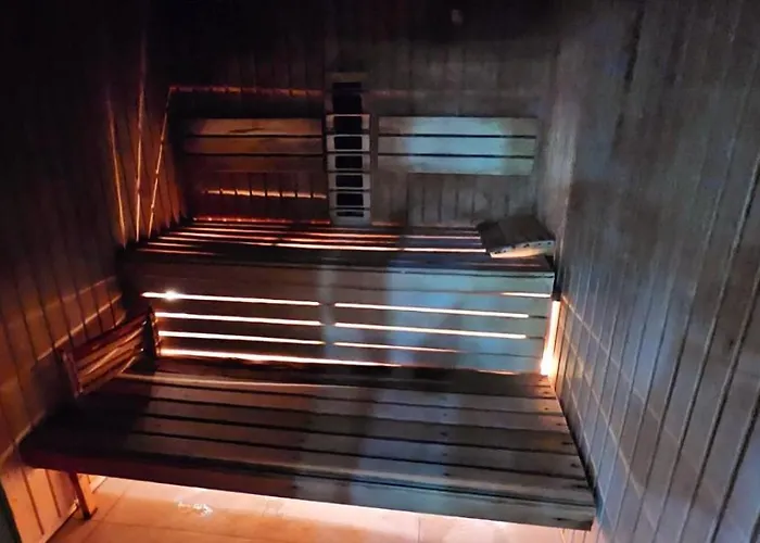 Azizi Pool & Piscina Incalzita Navodari