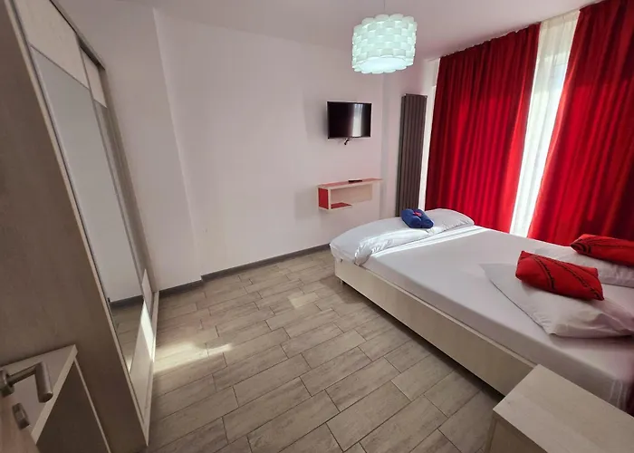 Azizi Pool & Piscina Incalzita *