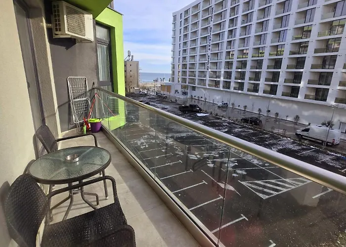 Azizi Pool & Piscina Incalzita Daire *