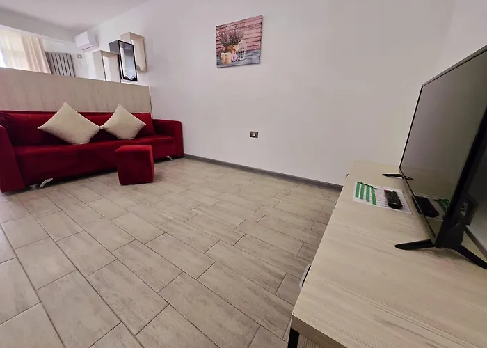 Azizi Pool & Piscina Incalzita *