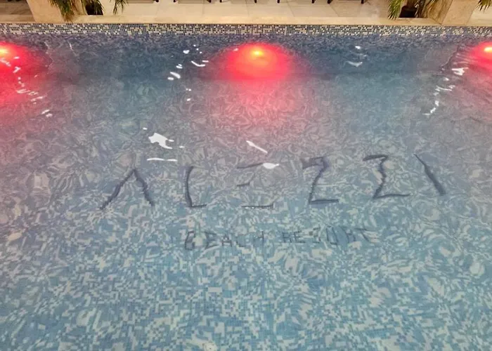 Azizi Pool & Piscina Incalzita * Navodari