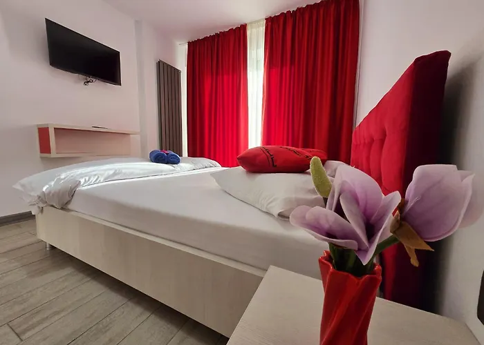 Daire Azizi Pool & Piscina Incalzita Navodari