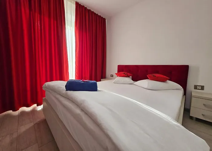 Azizi Pool & Piscina Incalzita * Navodari