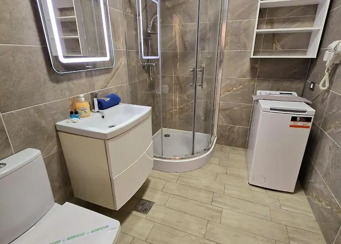 Azizi Pool & Piscina Incalzita Navodari