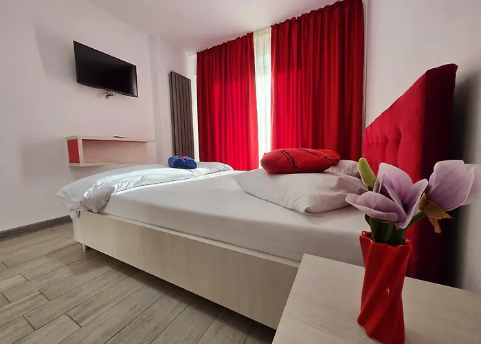 Azizi Pool & Piscina Incalzita Daire Navodari