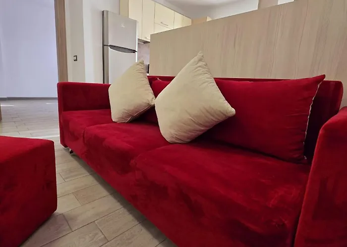 Azizi Pool & Piscina Incalzita Daire Navodari